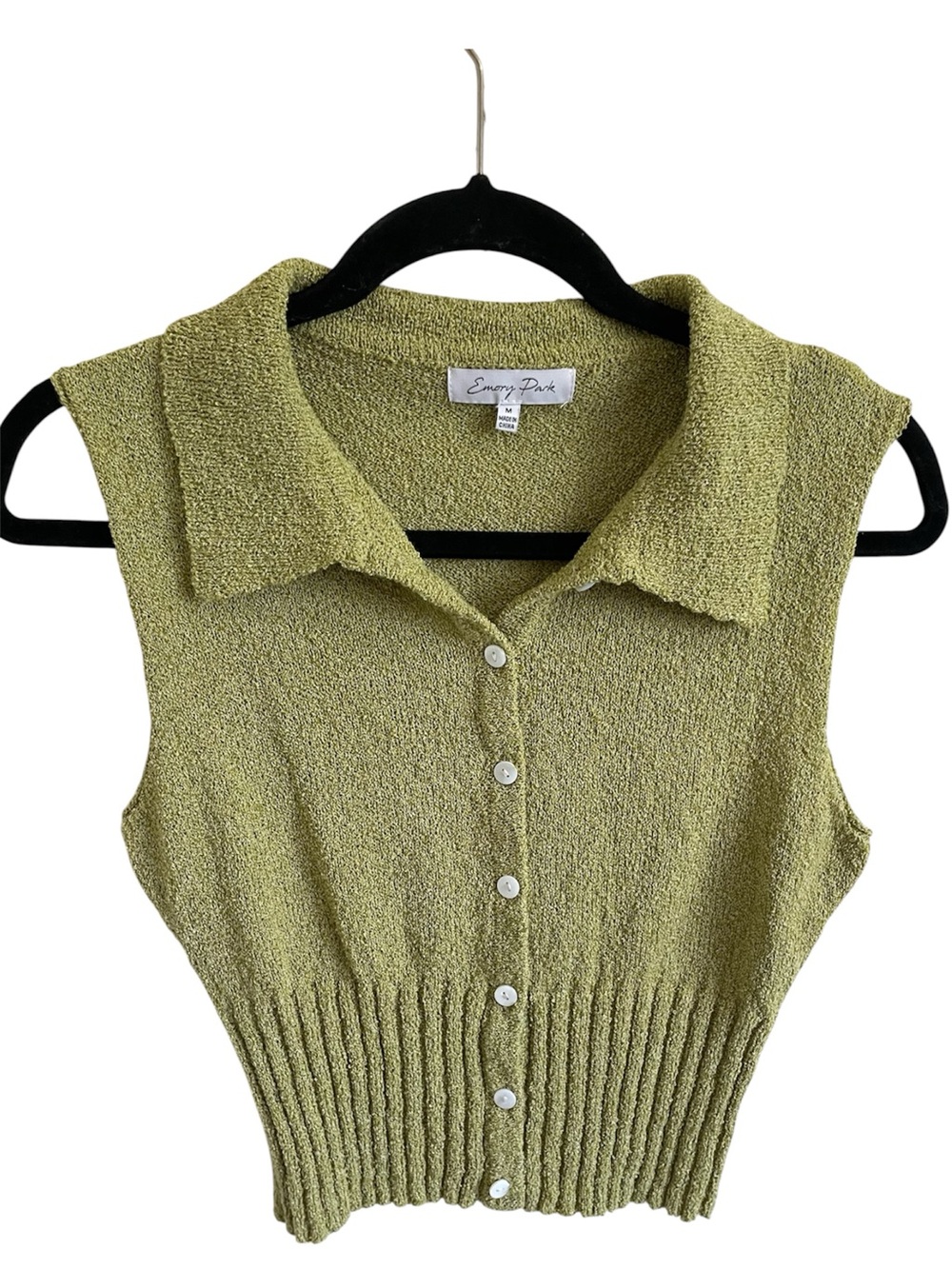 Emory Park  Sleeveless Button-Front Knit Top in Green